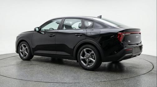 Aurora Black Pearl 2025 Kia K4 LXS
