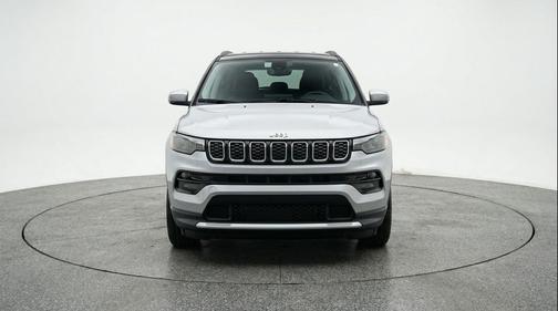 Silver Zynith Metallic Clearcoat 2025 Jeep Compass Limited