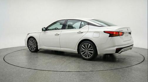 Glacier White 2025 Nissan Altima SV FWD