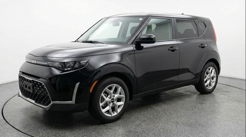 Fusion Black 2025 Kia Soul LX