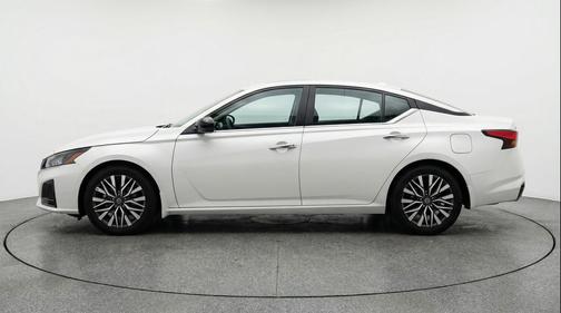 Glacier White 2025 Nissan Altima SV FWD