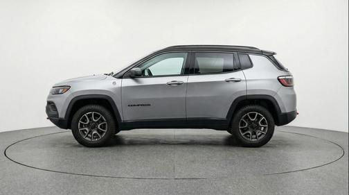 Silver Zynith Metallic Clearcoat 2025 Jeep Compass Trailhawk