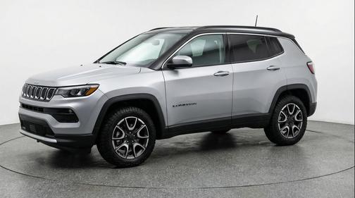 Silver Zynith Metallic Clearcoat 2025 Jeep Compass Trailhawk