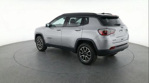Silver Zynith Metallic Clearcoat 2025 Jeep Compass Trailhawk