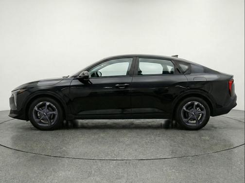 Aurora Black Pearl 2025 Kia K4 LXS