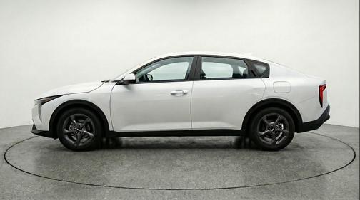 Snow White Pearl 2025 Kia K4 LXS