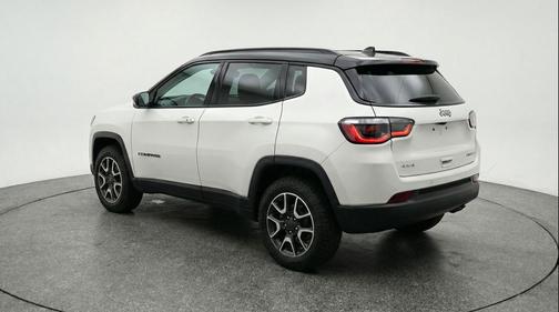 Bright White Clearcoat 2025 Jeep Compass Trailhawk