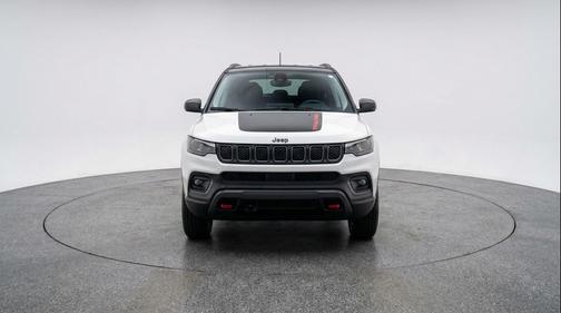 Bright White Clearcoat 2025 Jeep Compass Trailhawk