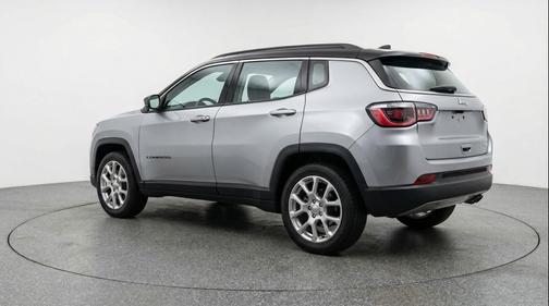 Silver Zynith Metallic Clearcoat 2025 Jeep Compass Limited