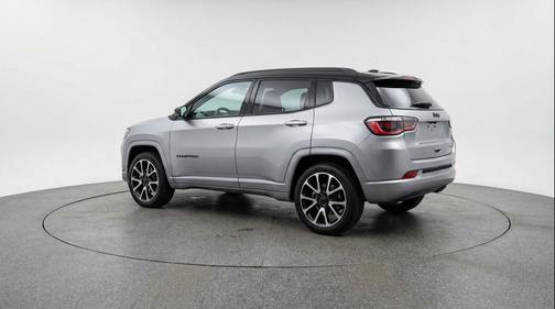 Silver Zynith Metallic Clearcoat 2025 Jeep Compass Trailhawk