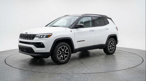 Bright White Clearcoat 2025 Jeep Compass Trailhawk