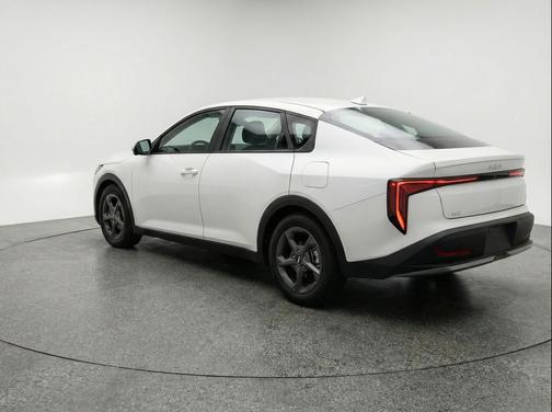 Snow White Pearl 2025 Kia K4 LXS