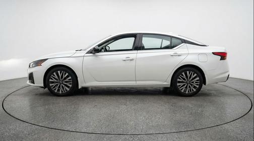 Glacier White 2025 Nissan Altima SV FWD