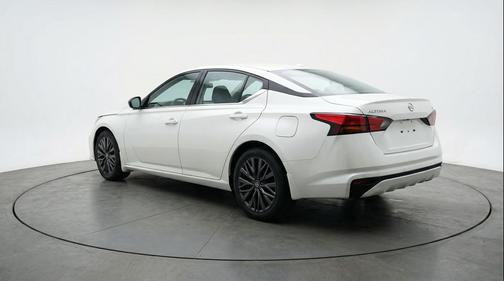 Glacier White 2025 Nissan Altima SV FWD