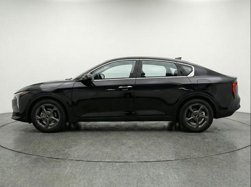Aurora Black Pearl 2025 Kia K4 LXS