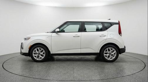 Snow White Pearl 2025 Kia Soul LX