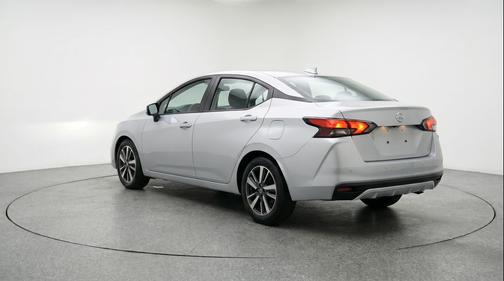 Brilliant Silver Metallic 2025 Nissan Versa 1.6 SV