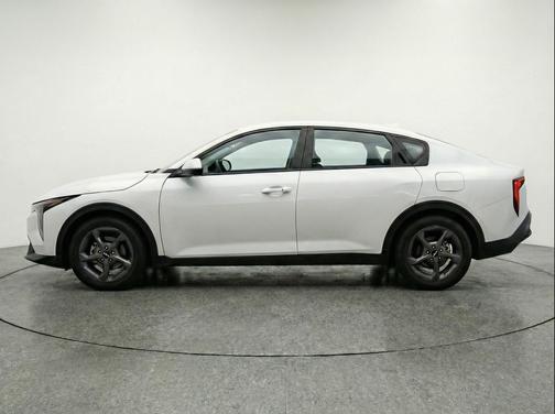 Snow White Pearl 2025 Kia K4 LXS