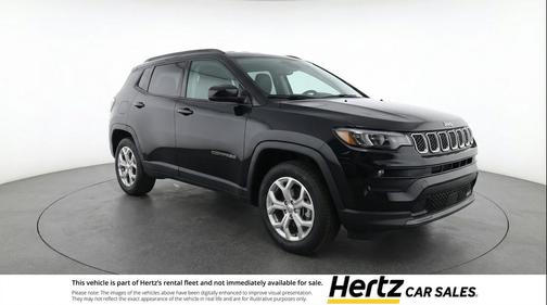 Diamond Black Crystal Pearlcoat 2025 Jeep Compass Latitude