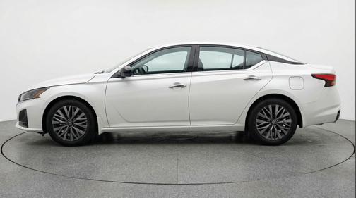 Glacier White 2025 Nissan Altima SV FWD