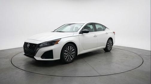 Glacier White 2025 Nissan Altima SV FWD