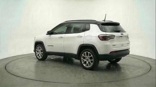 Bright White Clearcoat 2025 Jeep Compass Limited