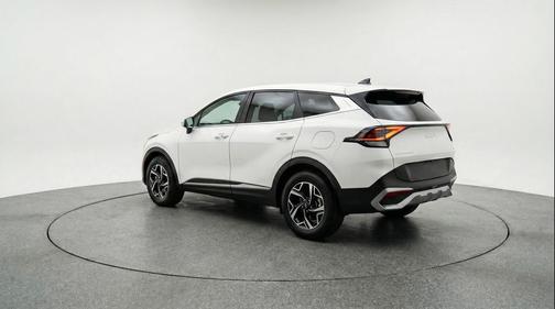 Snow White Pearl 2025 Kia Sportage LX