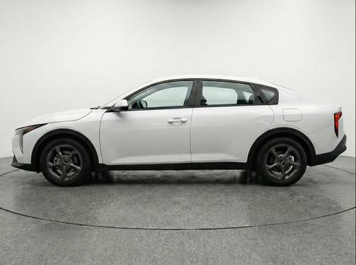 Snow White Pearl 2025 Kia K4 LXS
