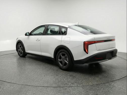 Snow White Pearl 2025 Kia K4 LXS