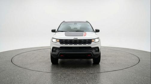 Bright White Clearcoat 2025 Jeep Compass Trailhawk