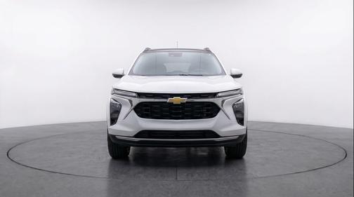 Summit White 2025 Chevrolet Trax LT