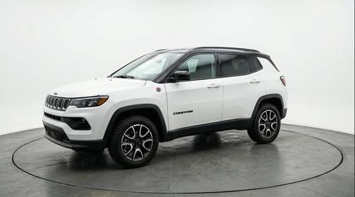 Bright White Clearcoat 2025 Jeep Compass Trailhawk