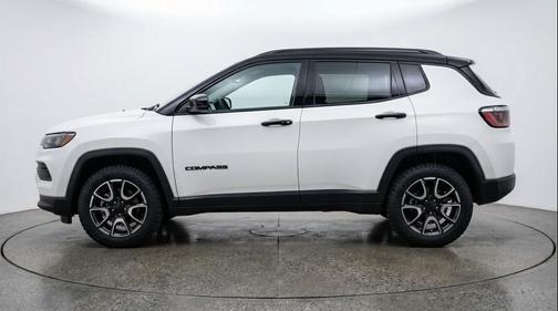 Bright White Clearcoat 2025 Jeep Compass Trailhawk