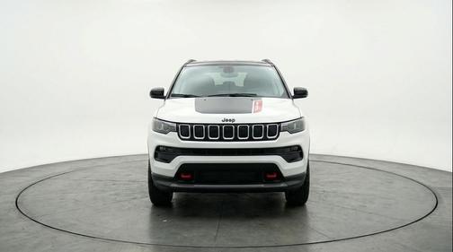 Bright White Clearcoat 2025 Jeep Compass Trailhawk