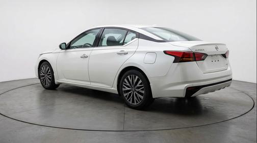 Glacier White 2025 Nissan Altima SV FWD