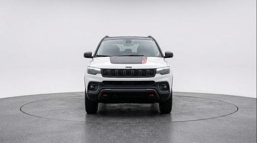 Bright White Clearcoat 2025 Jeep Compass Trailhawk