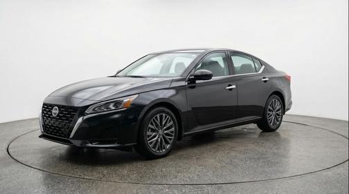 Super Black 2025 Nissan Altima SV FWD