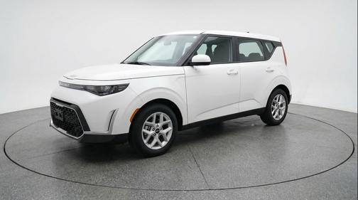 Snow White Pearl 2025 Kia Soul LX