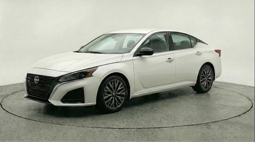 Glacier White 2025 Nissan Altima SV FWD
