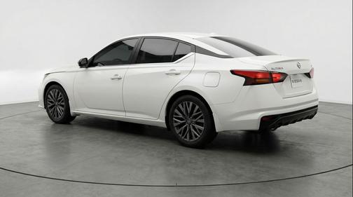 Glacier White 2025 Nissan Altima SV FWD