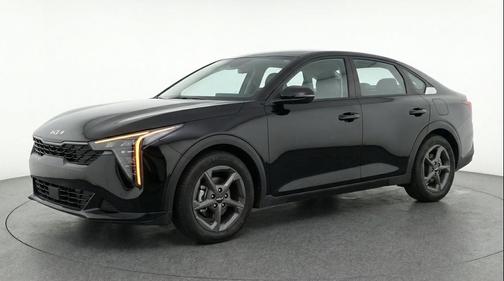 Aurora Black Pearl 2025 Kia K4 LXS