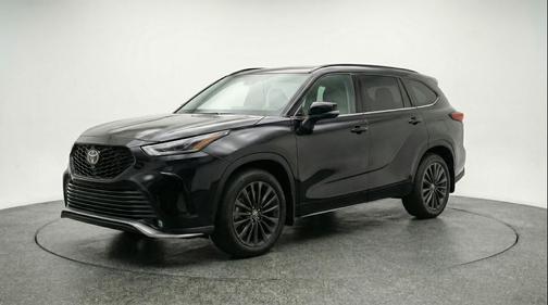 Midnight Black Metallic 2025 Toyota Highlander LE
