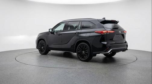 Midnight Black Metallic 2025 Toyota Highlander LE