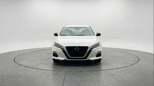 Pearl White Tricoat 2025 Nissan Altima SV FWD