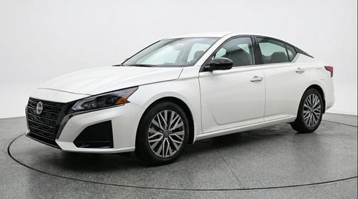 Pearl White Tricoat 2025 Nissan Altima SV FWD