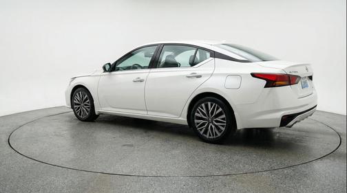 Pearl White Tricoat 2025 Nissan Altima SV FWD