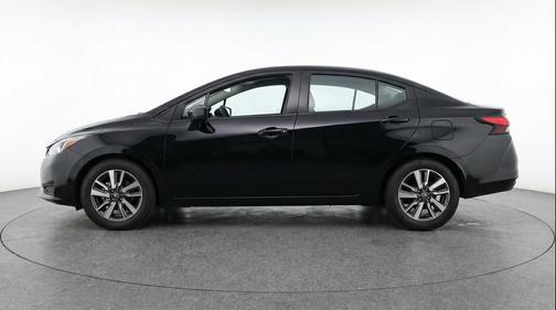 Super Black 2025 Nissan Versa 1.6 SV
