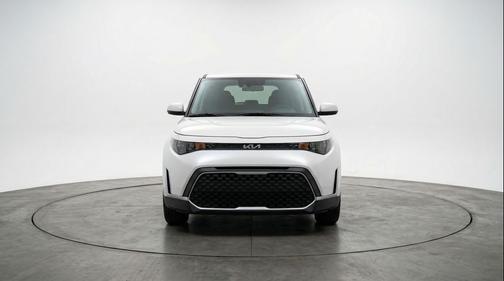 Snow White Pearl 2025 Kia Soul LX