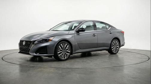 Gun Metallic 2025 Nissan Altima SV FWD