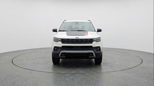 Bright White Clearcoat 2025 Jeep Compass Trailhawk